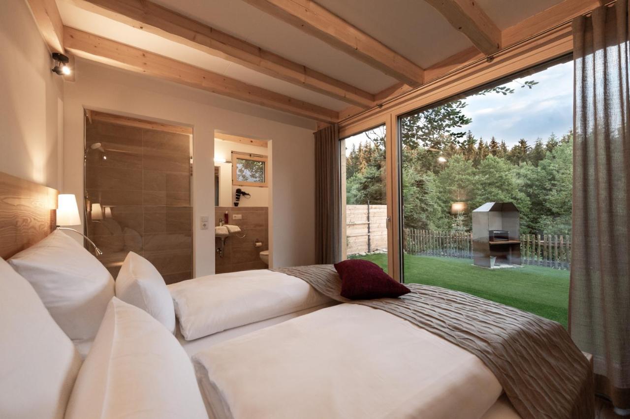 Forstgut - Premium Waldchalets Und Lodge Suiten Regen Exteriör bild
