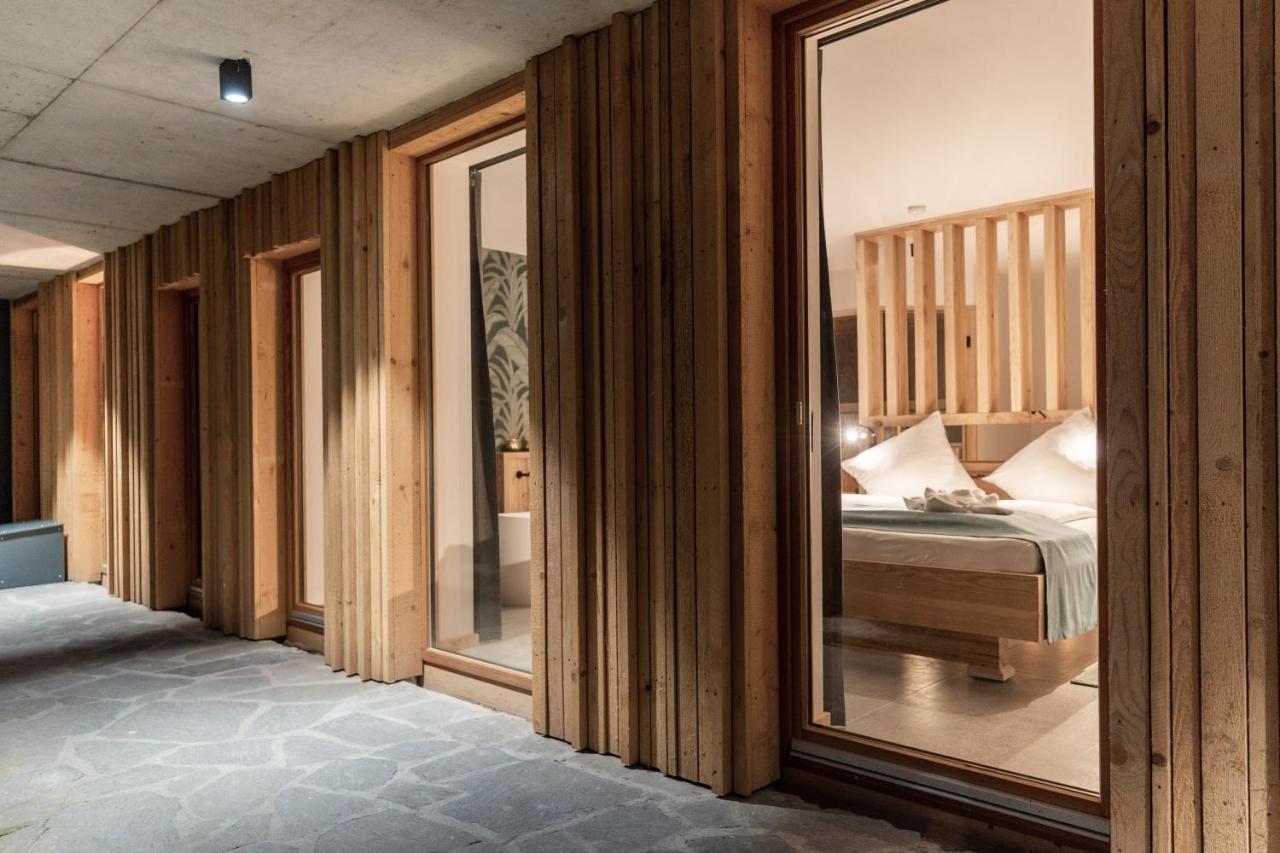 Forstgut - Premium Waldchalets Und Lodge Suiten Regen Exteriör bild