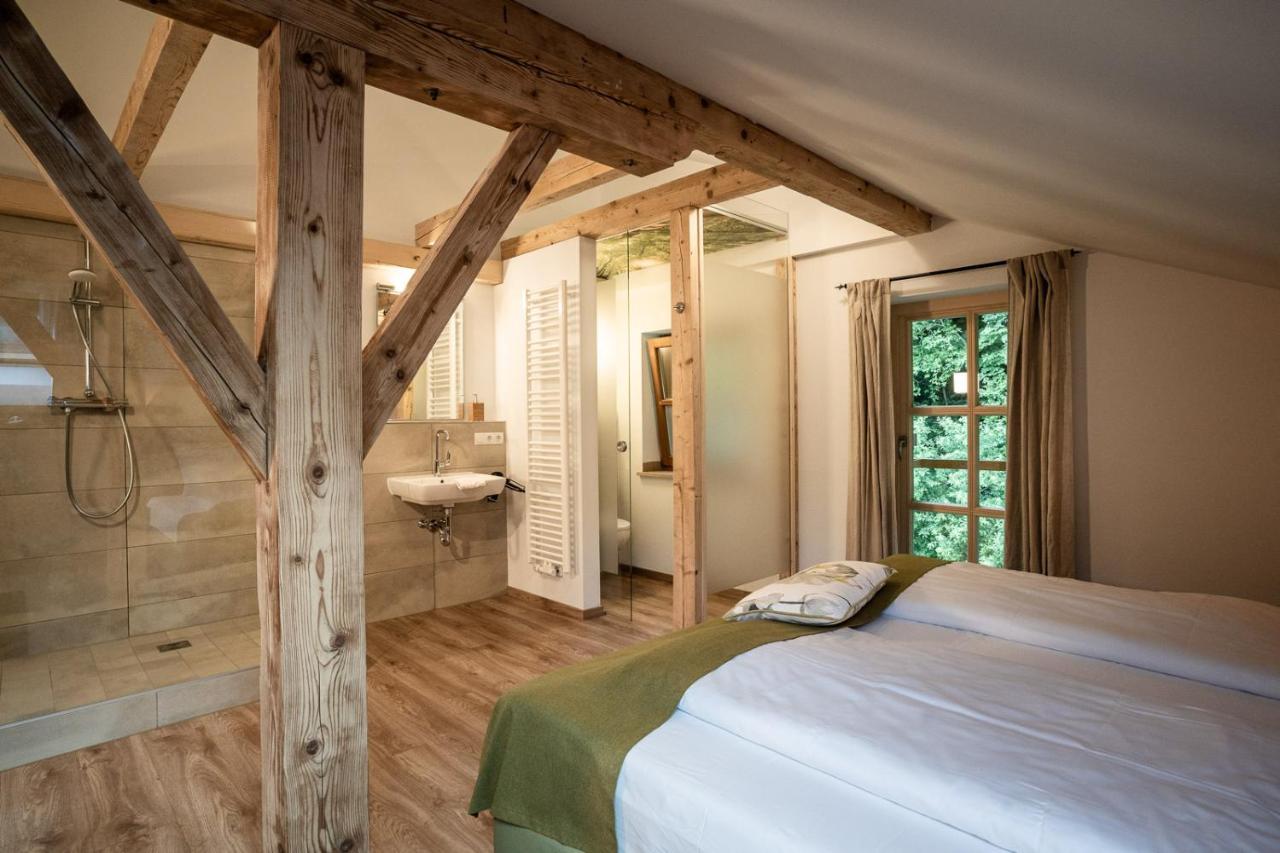 Forstgut - Premium Waldchalets Und Lodge Suiten Regen Exteriör bild