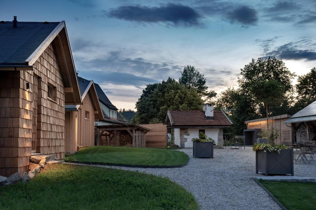 Forstgut - Premium Waldchalets Und Lodge Suiten Regen Exteriör bild